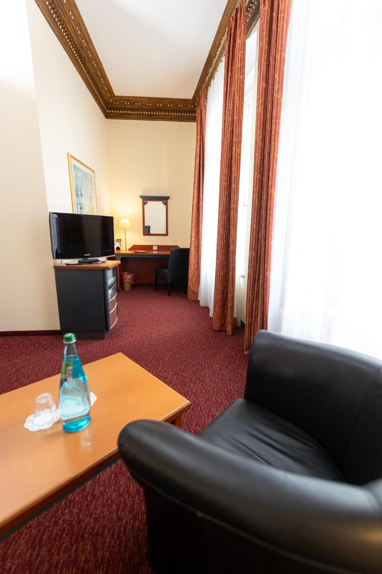 Akzent Hotel Am Goldenen Strauss Görlitz Exteriör bild