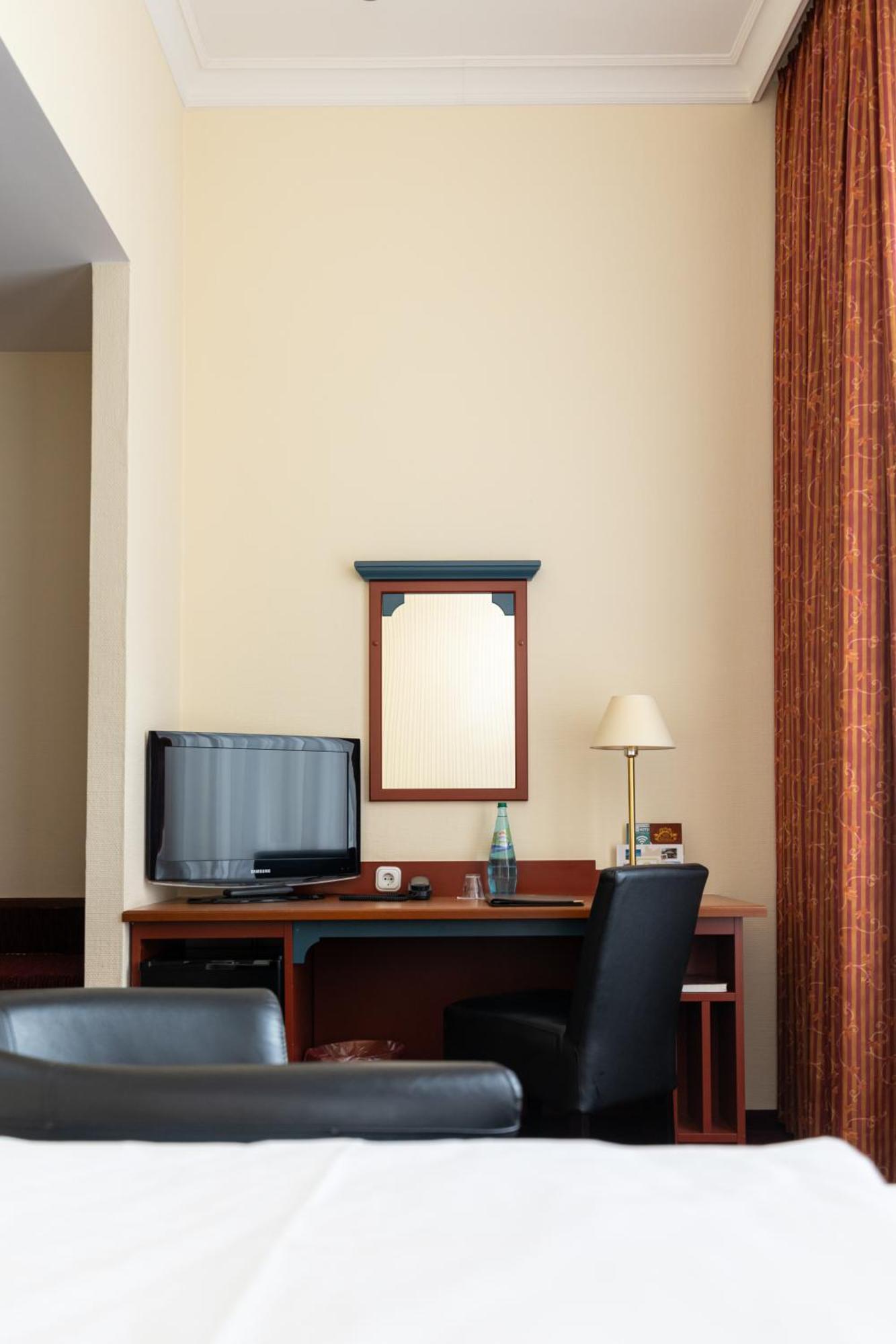 Akzent Hotel Am Goldenen Strauss Görlitz Exteriör bild